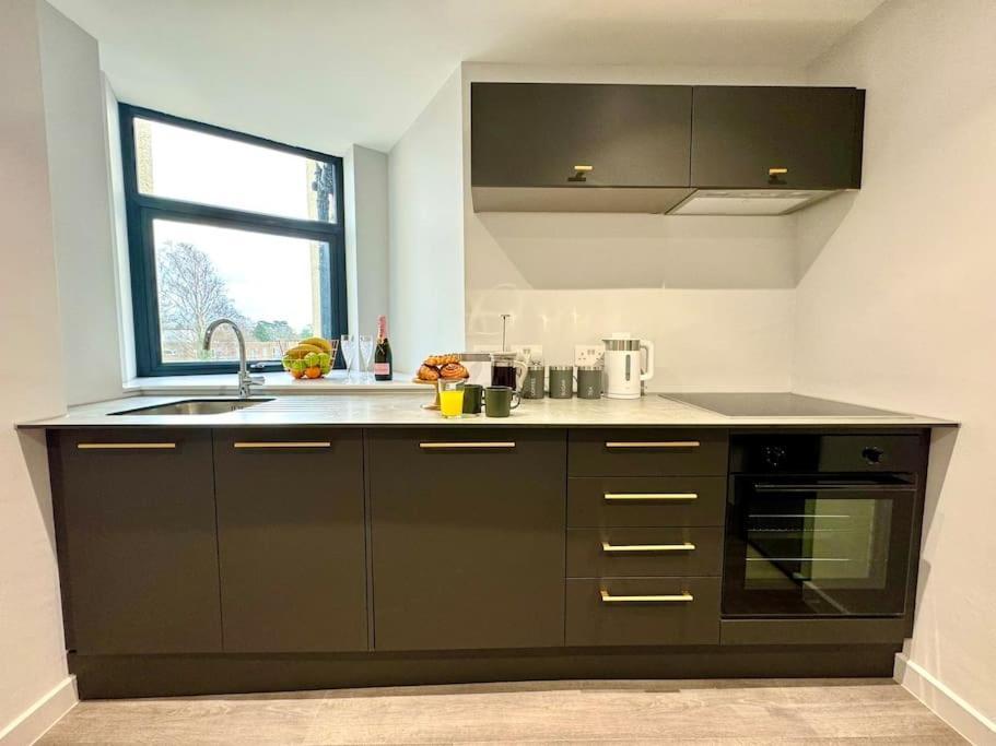 Bournemouth Getaway: 3Br Apartment Near Beach Dış mekan fotoğraf
