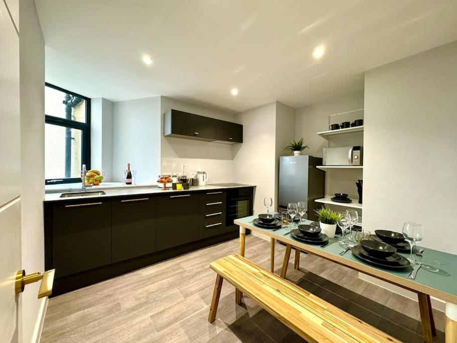 Bournemouth Getaway: 3Br Apartment Near Beach Dış mekan fotoğraf