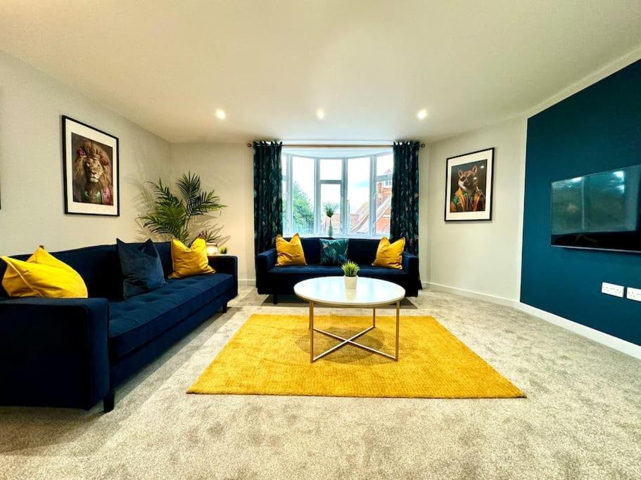 Bournemouth Getaway: 3Br Apartment Near Beach Dış mekan fotoğraf